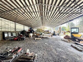 1/2 spoluvlastnického podílu areálu s administrativní budovo - 9