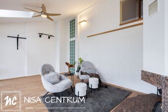 Prodej atypického podkrovního bytu 260 m² v Praze - Vinohrad - 9