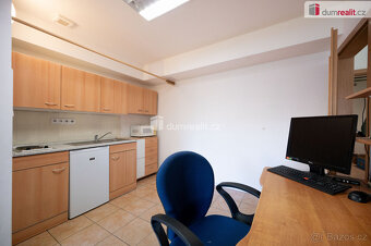 K prodeji, komerční prostor (50,1 m2) v přízemí bytového dom - 9