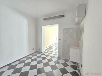 PRONÁJEM OBCHODNÍHO PROSTORU 40m2 - 9