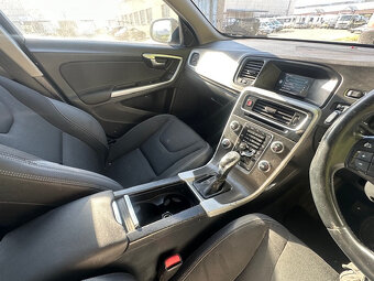 Volvo V60 1,6 D2 automat r.v. 2014 - 9