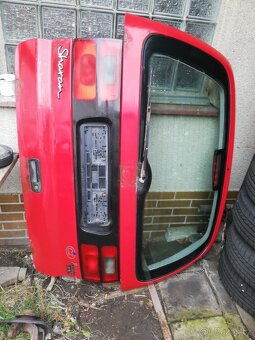 VW Sharan před facelift, zadní dveře červené - 9