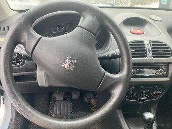 Bouraný Peugeot 206 1.4, benzín - 9