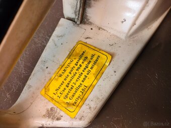 Prodám čínskou motorovou pilu  700 kč - 9