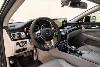 Mercedes Benz CLS 63 S AMG Shooting Brake - 9