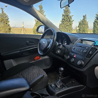 Kia Ceed 1.6 Nafta 2009 r.v - 9