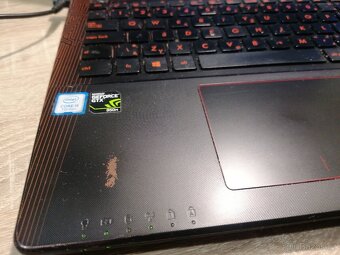 Herní ASUS F550V - Intel i5 7300HQ, nVidia GTX 950m, 8GB RAM - 9