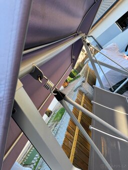 Zahradní houpačka 3osoby – čalounění perfektní, Brno - 9