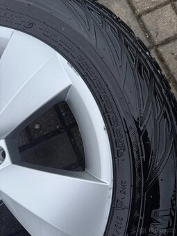 ORIGINÁL Alu Škoda NANUQ R17, 5x112 - ZIMNÍ PNEU - 9