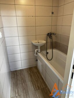 Nabízíme pronájem bytové jednotky 3+1, v ulici Kyjická 4650, - 9