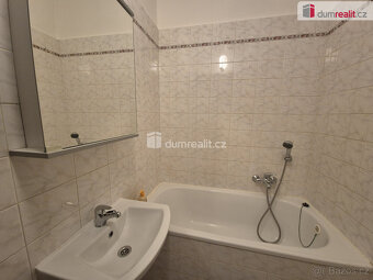 Pronájem 1+kk 23m2 Praha 10 Vršovice činžovní dům nezařízený - 9