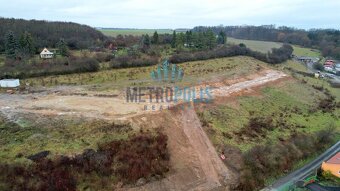 Prodej stavebního pozemku 862 m² v malebné obci Hoštice u Vo - 9