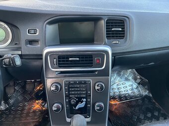 V 60 D2 84kW, kůže, city safety, satelitní navigace - 9