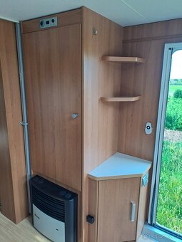 Karavan LMC Musica 725 palandy + podlahové topení + markýza - 9