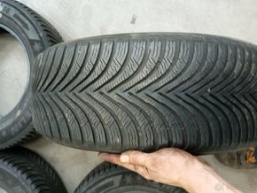Zimní pneu 215/60R16 - 9