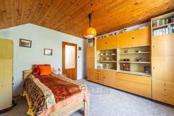 Prodej rodinného domu s dvěma bytovými jednotkami 3+1, 280 m - 9