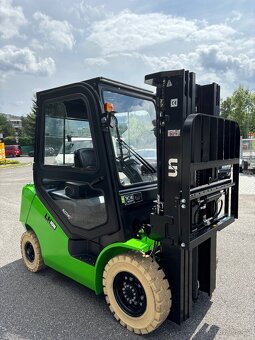 Nový - Vysokozdvižný vozík UN FB25, 2.5t, AKU Lithium, celok - 9
