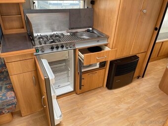 PRODÁNO Hobby Excellent 560, 4 osoby, bojler, stan fr.postel - 9