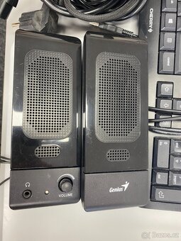 Počítačová sestava/Stolní počítač + příslušenství - 9