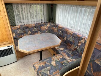 Prodám karavan hobby 495 UL . EL POJEZD,  ODDĚLENÉ POSTELE - 9