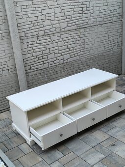 Prodám TV stolek IKEA Liatorp - 9