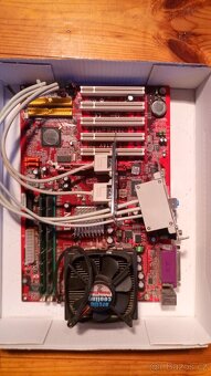 Legendární základní desku MSI KT6V s procesorem a 1GB RAM. - 9