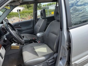 Suzuki Grand Vitara 2.7 V6 Comfort+ benzín 135kw - 9