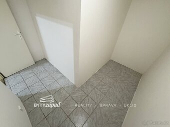 Prodej prostorného mezonetového bytu 4+kk o výměře 118 m2 - 9