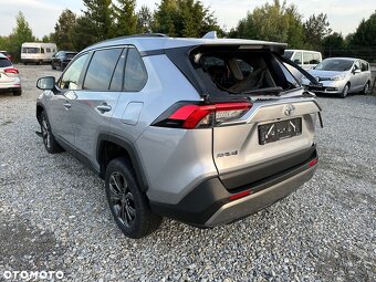 Toyota RAV 4 Rok výroby: září 2022 Stav tachometru: 80 000 - 9