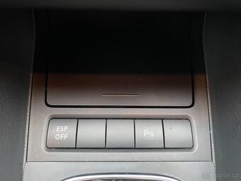 Volkswagen Golf 6 2.0 TDI Top stav - 9