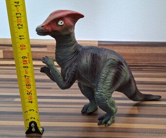 17 figurek dinosaurů - 9