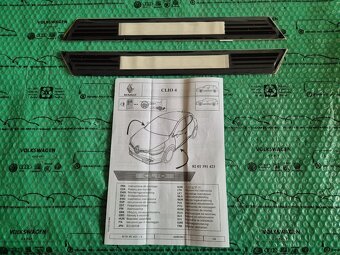 dekorativní ozdobné a ochranné lišty prahu Renault Clio 4 82 - 9