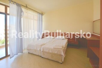 Prostorný apartmán 2+kk s výhledem na bazén Slunečné pobřeží - 9