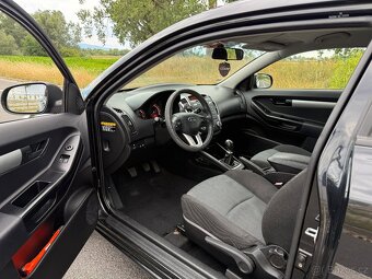 Na predaj krásna KIA Proceed 1.6 CRDi Coupe - 9