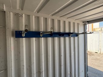 Stavební buňka 3m délky / regály a elektroinstalace - 9