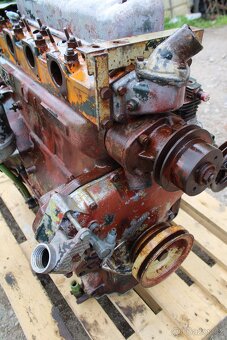 Zetor 8011 8045 motor díly z něj - 9