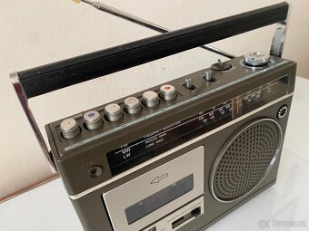 Radiomagnetofon Sony CF-160L, rok 1975 - 9