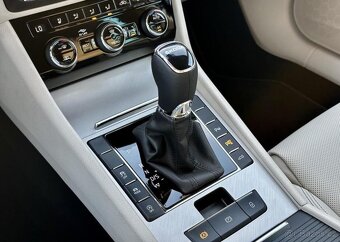 Škoda Superb automat benzín 140 kw 2023 - 9