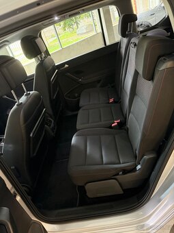 VW Touran 2.0 TDI 110kW manuál 7-míst - 9