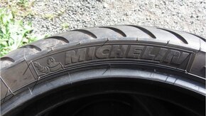 Píchlé Michelin 130/70/17, DOT4316 - 9