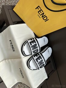 Nové pantofle Fendi - 9