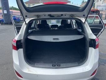 HYUNDAI i30 KOMBI 1.6i DOHC 16V 88KW 1Majitel ČR 2014 - 9