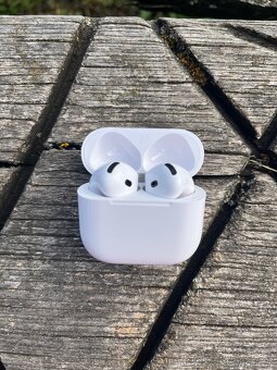 AirPods 4 generace - 9