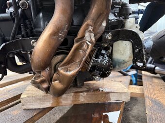 Suzuki GSX 8R, 61kw rv:2024/9 najeto:12tis havarované - 9