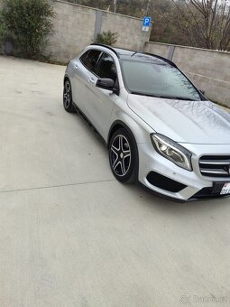 MERCEDES-BENZ GLA 220 d 4MATIC AMG - 9