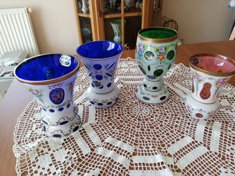 část sbírky skla a porcelánu - 9