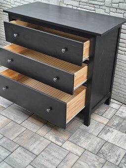Prodám komodu IKEA HEMNES - 9