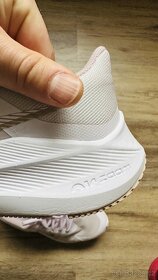 Běžecké boty Nike Winflo 8, vel. 40 - 9