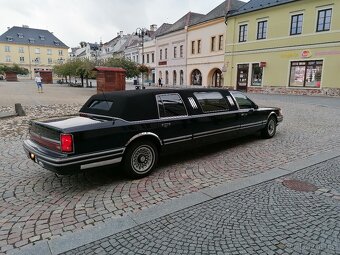 Lincoln Town car - 9