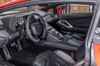 Lamborghini Aventador LP700-4 z roku 2013 - 9